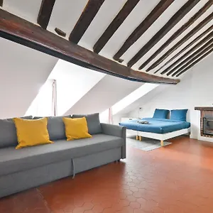 https://studio-appartement-quartier-saint-michel-notre-dame-2.fr-paris.fr